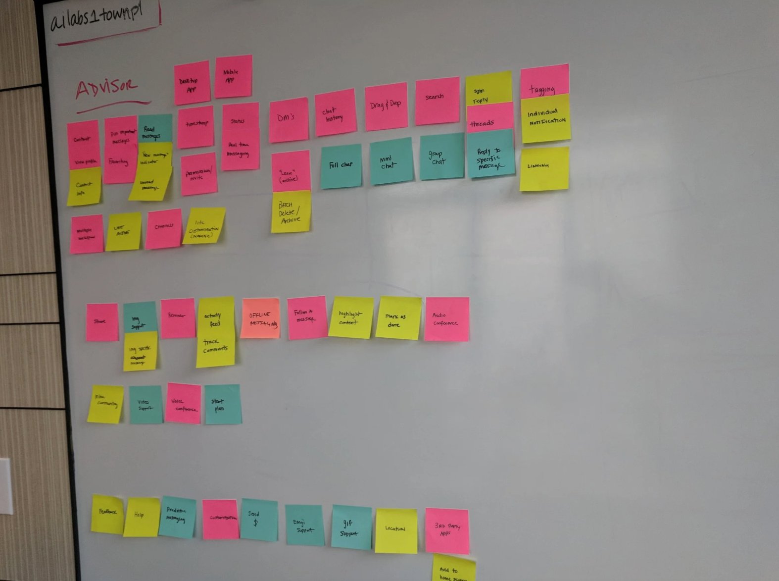 Advisor messaging feature sticky note IA